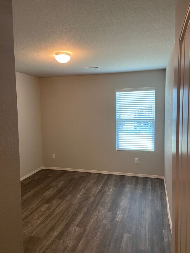 Building Photo - *Pre-leasing* Three Bedroom | Two Bath Home in Conrad Court