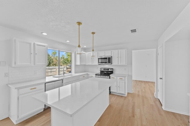 Building Photo - 3223 Deer Valley Dr