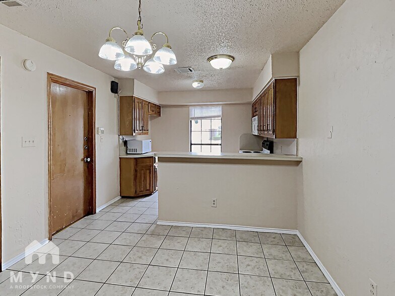 Building Photo - 4211 Spring Meadow Ln