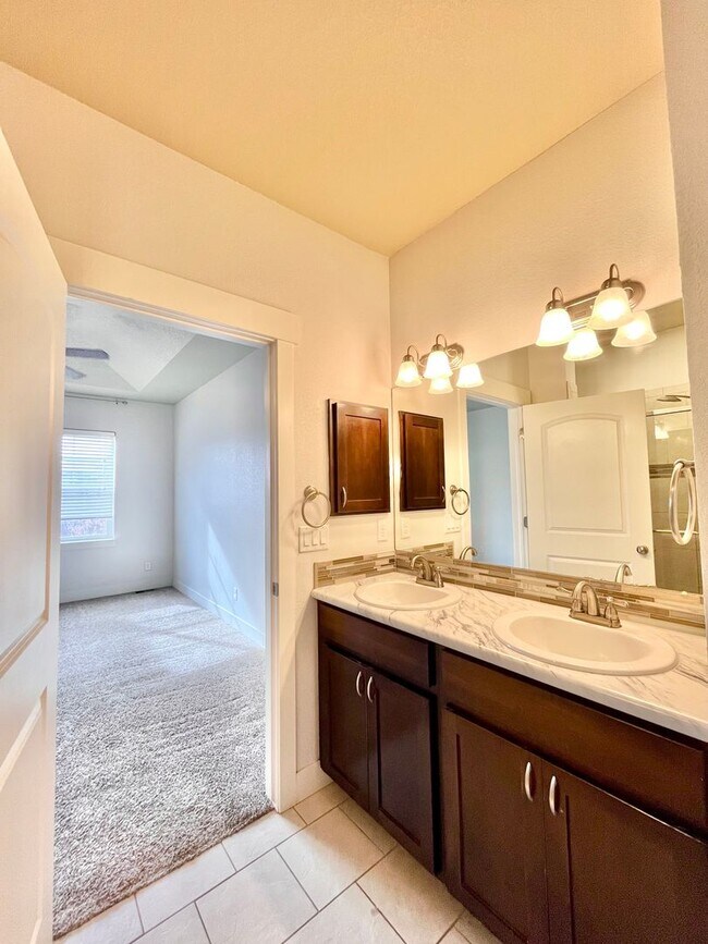 Building Photo - 3 Bedroom / 2.5 Bath Condo with 1 car attached garage in Fossil Lake Subdivision in Fort Collins, CO