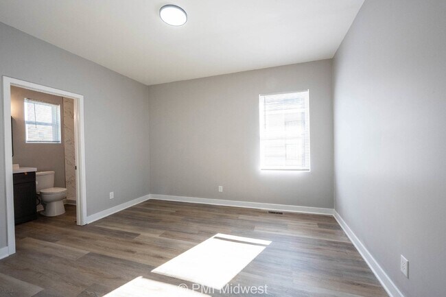 Building Photo - "Spacious 3-Bedroom Duplex with Granite Charm in Indianapolis – 1250 Sq Ft of Modern Living!"