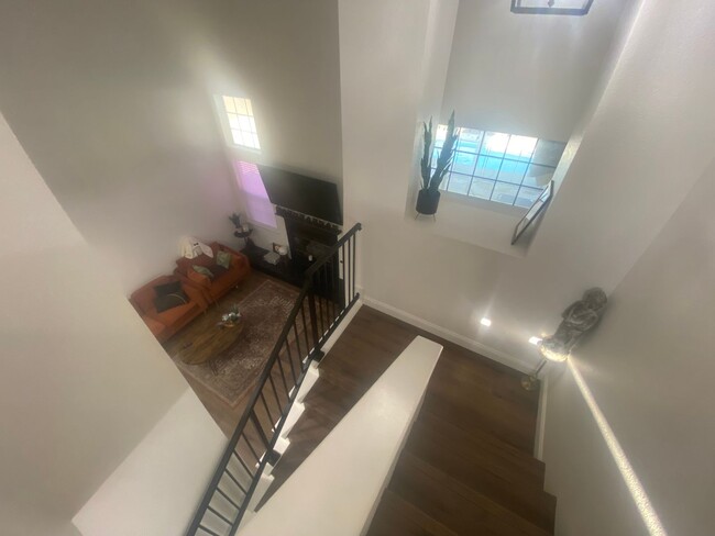 Building Photo - Quartz Hill Pool Home