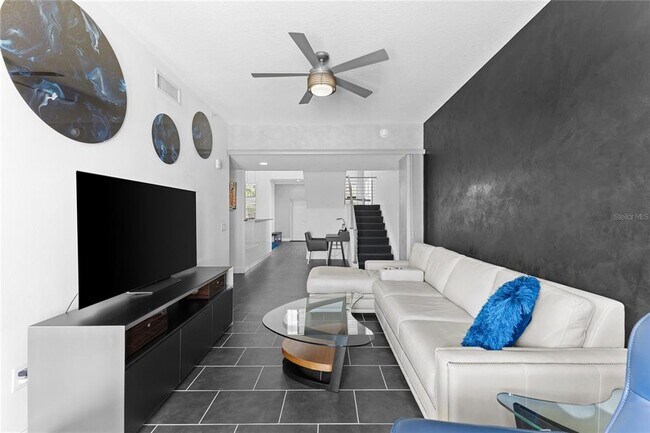 Building Photo - 800 N Tamiami Trl