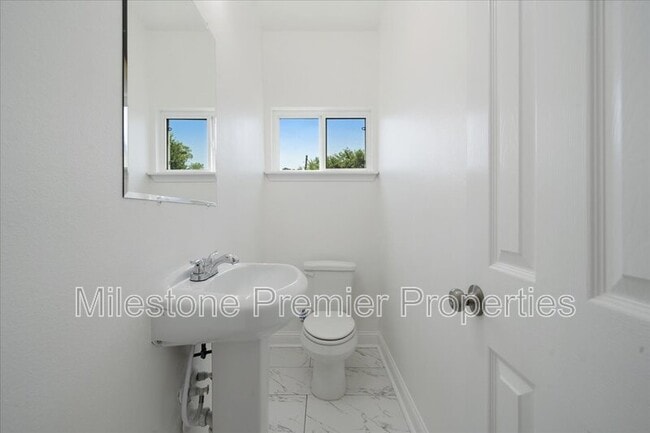 Building Photo - 3308 Moulton St