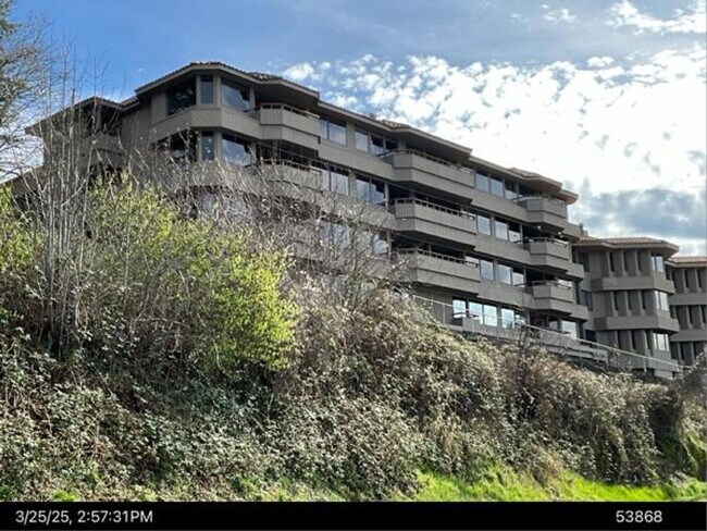 Primary Photo - Spacious 2 Bedroom Condo for Rent in the F...