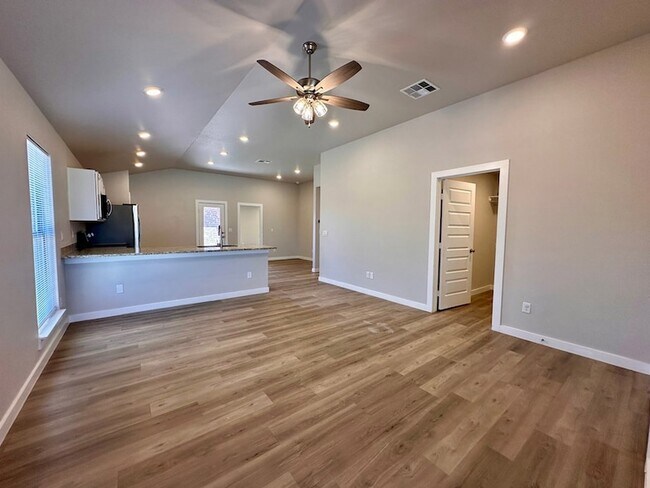 Building Photo - 5817 Settler Ave