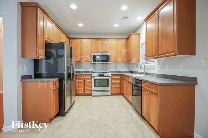 Building Photo - 5265 Stonewall Dr