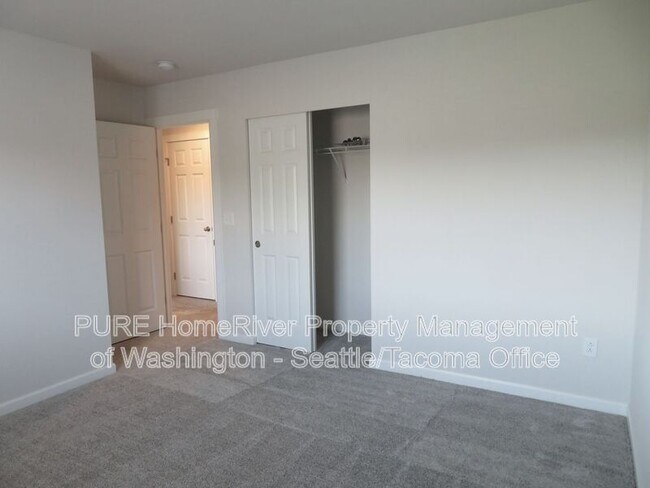 Building Photo - 5445 50th Lp SE