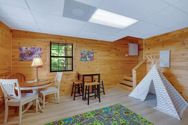 Building Photo - 150 Arrow Way