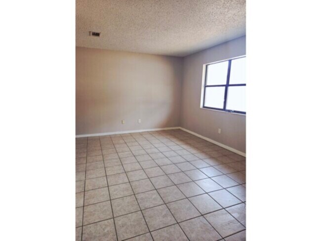 Building Photo - 7240 Hilburn Rd