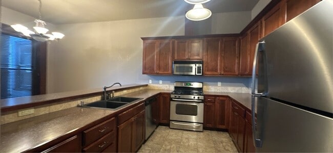 Building Photo - 201 E Main St