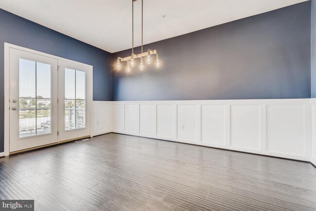 Building Photo - 8225 Secluded Cove Ln