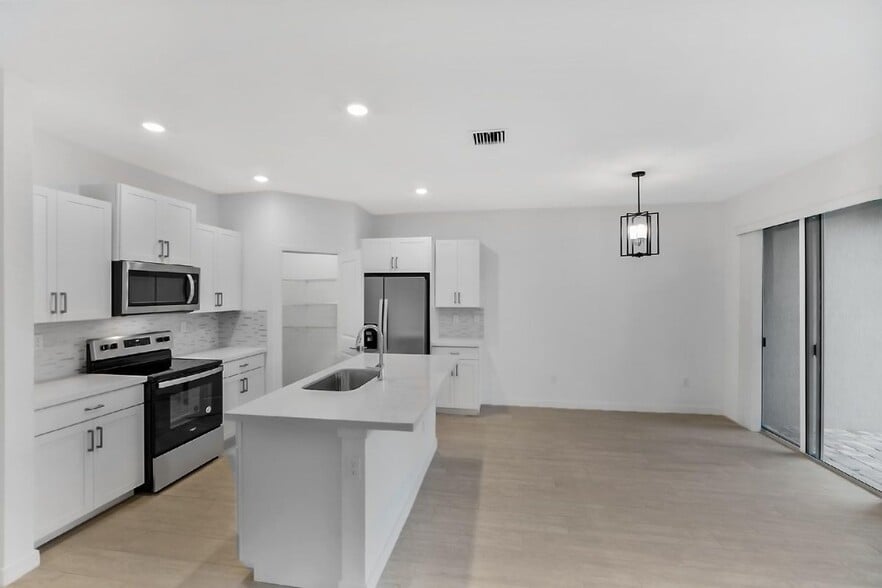 Primary Photo - 8554 Via Mar Rosso