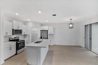 Building Photo - 8554 Via Mar Rosso