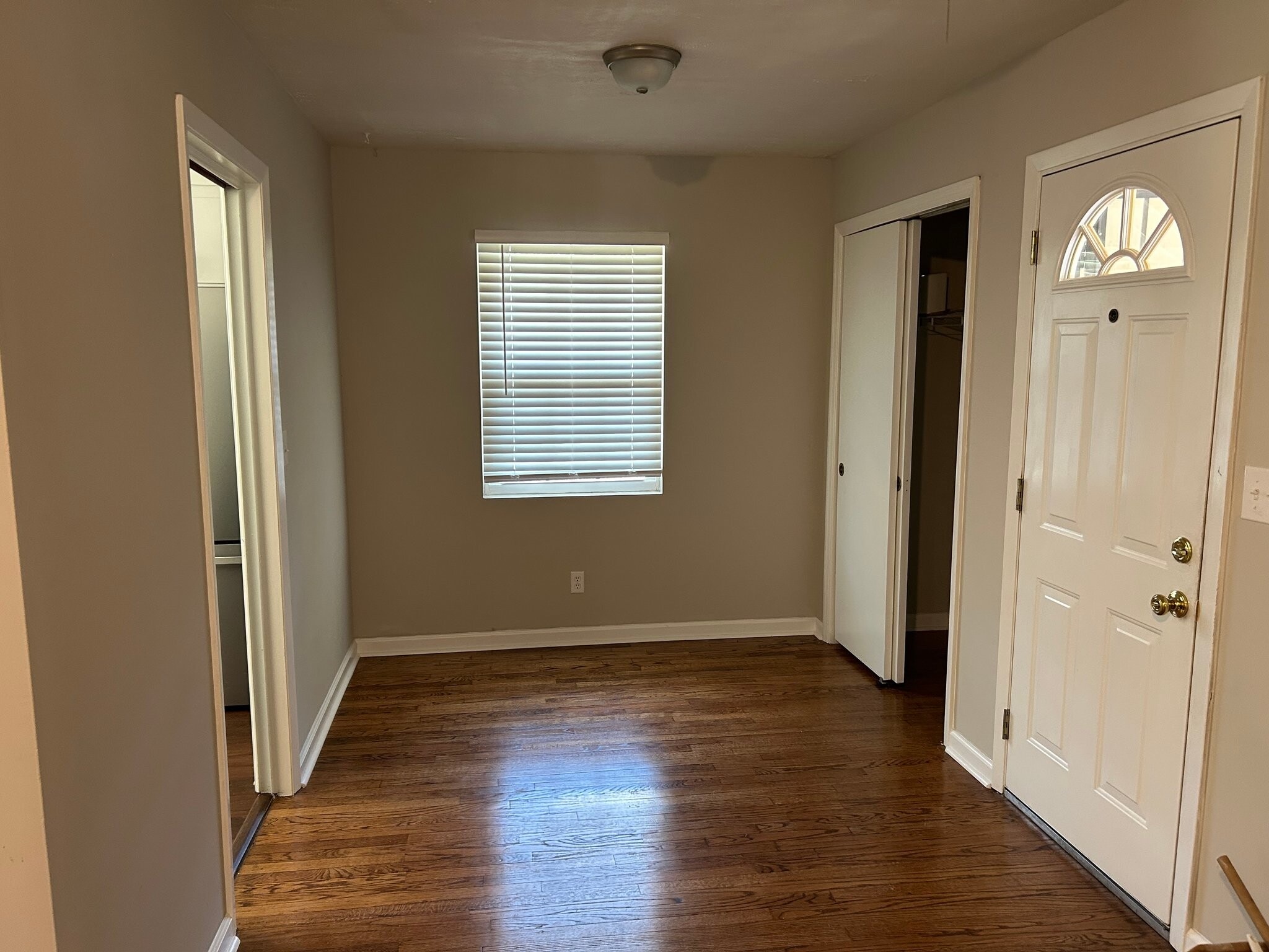 Building Photo - 2055 Fernwood Cir