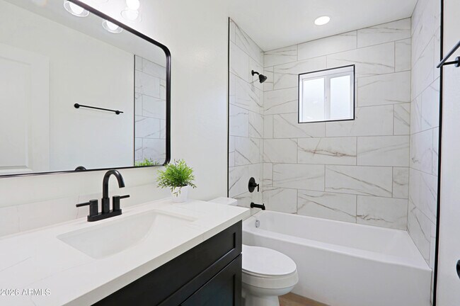 Building Photo - 454 S Pioneer