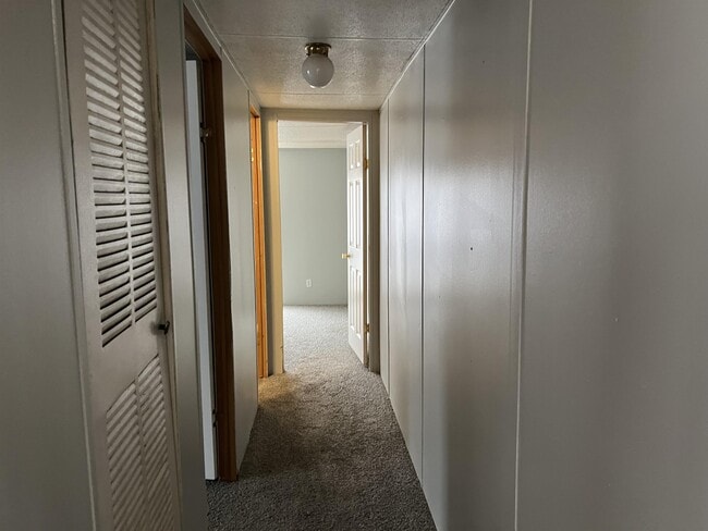 Building Photo - 50 Willowbrook Ct