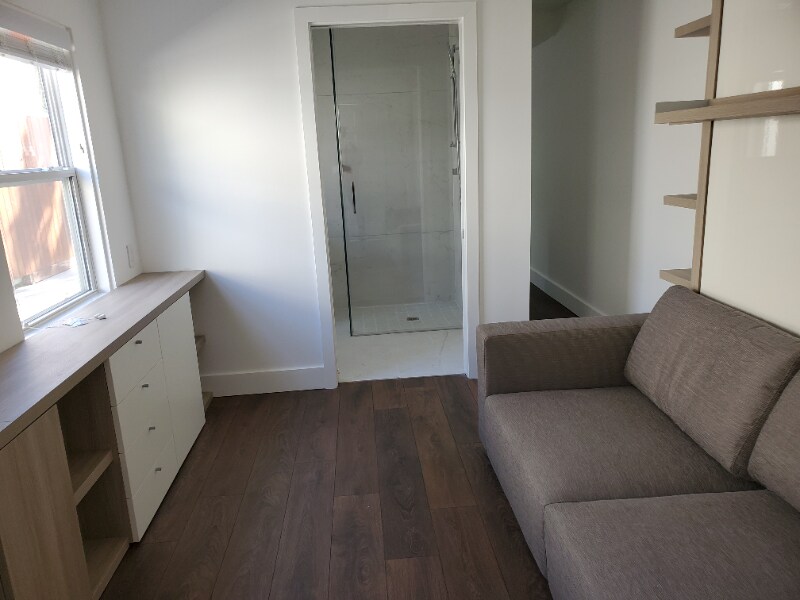 Building Photo - 3004 Kelton Ave