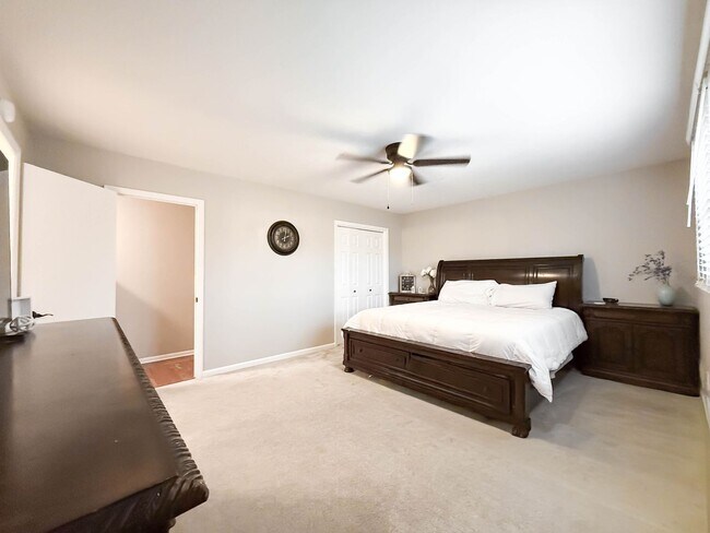 Building Photo - NO APPLICATION FEE FOR 72 HOURS! Spacious Fully-Furnished 5-Bedroom Home | Mid-Term Rental in Gre...