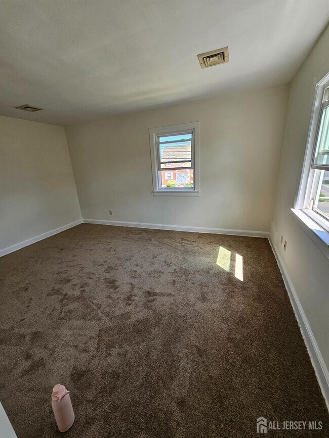 Building Photo - 33 Avenel St