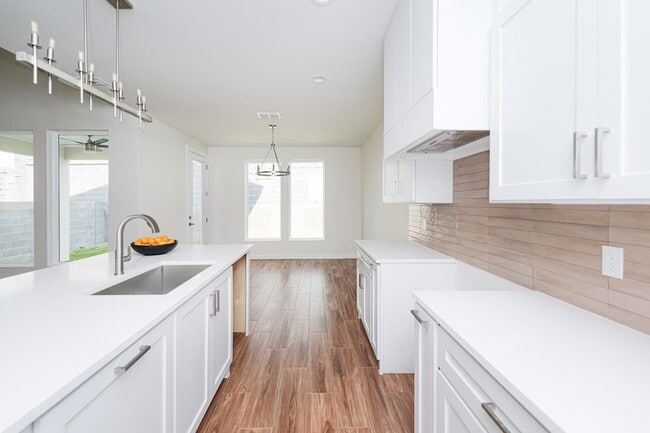 Building Photo - 7525 Cresta Bella St