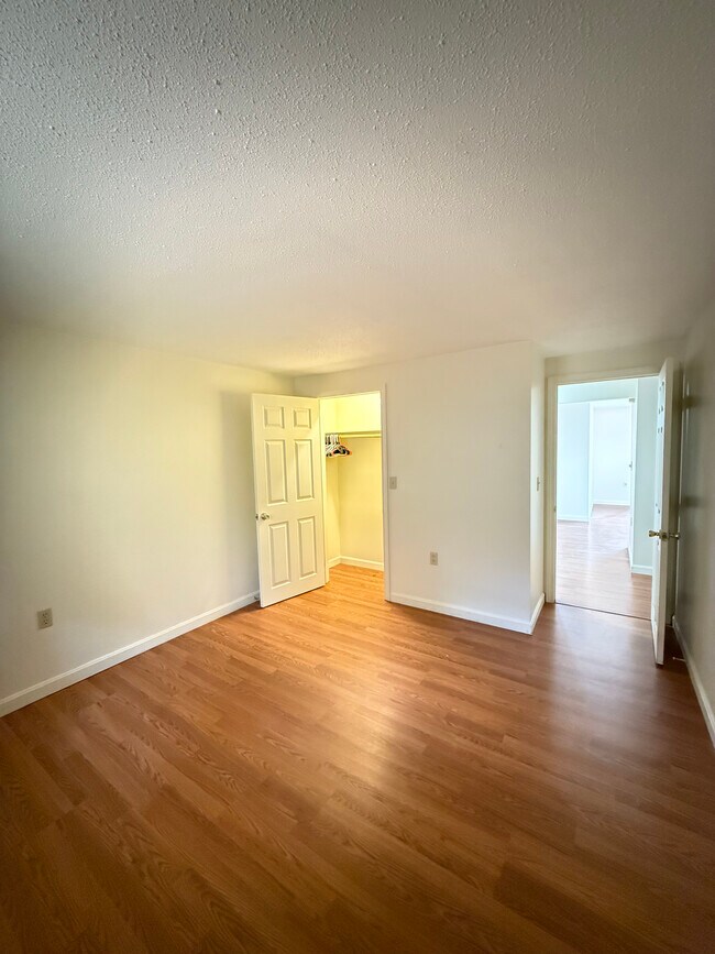 Building Photo - 826 State St