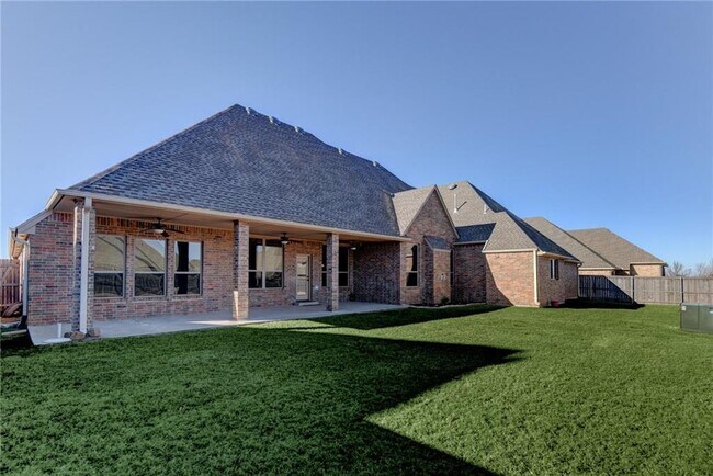 Building Photo - 9209 SW 30th St