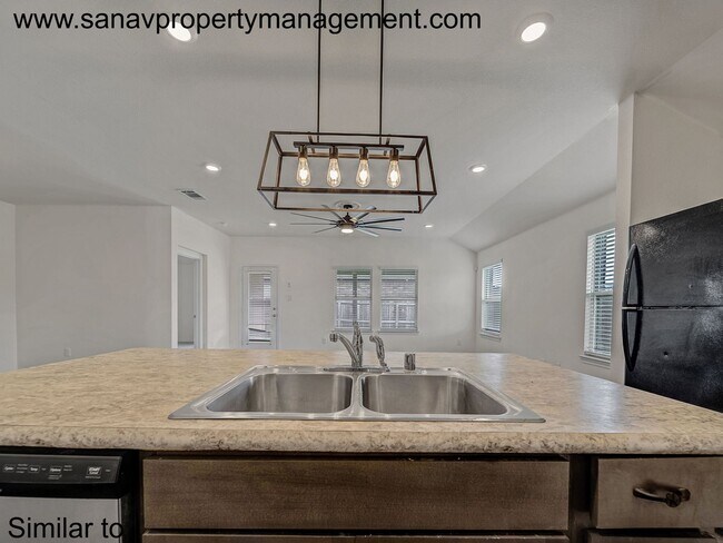 Building Photo - Spacious 4-Bedroom Home for Rent – 400 Wilson Way, Denton, TX