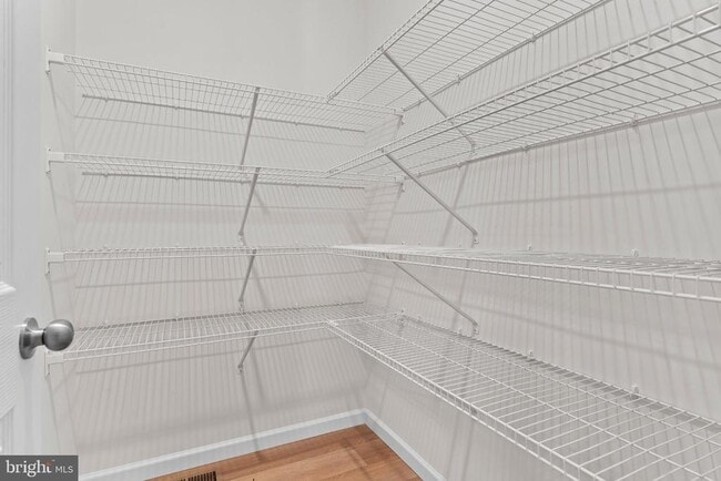 Building Photo - 32 Pamela Dr