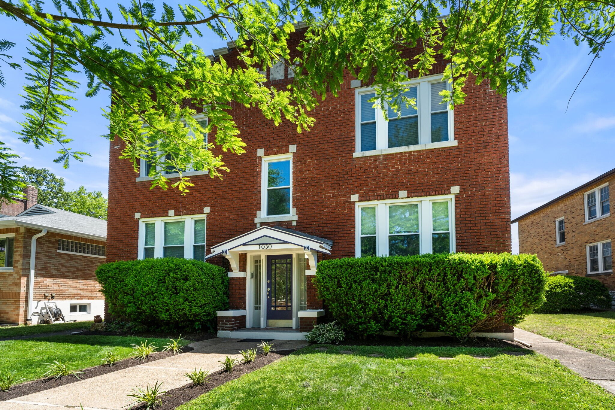 Building Photo - 1030 Commodore Dr
