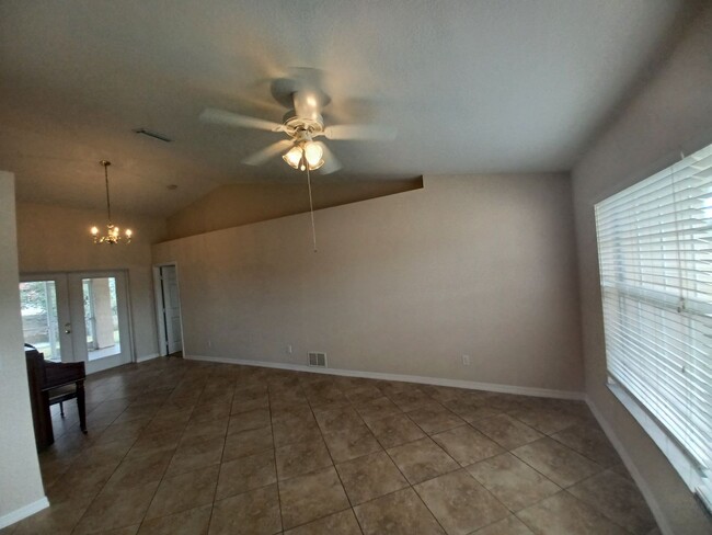Building Photo - 3303 SW 8th Ct