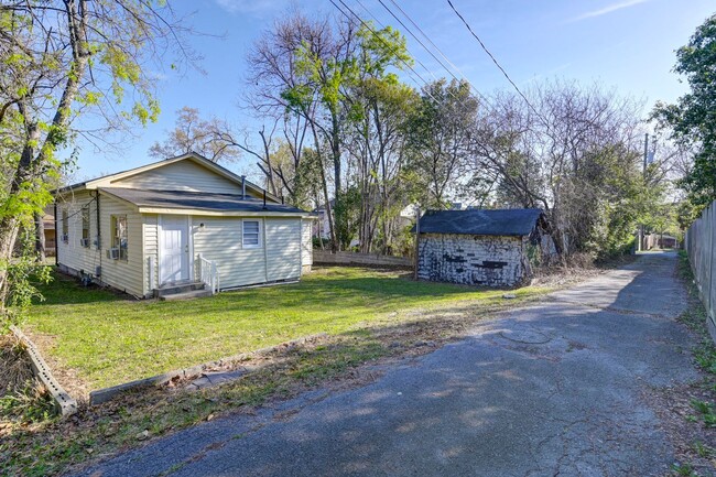 Building Photo - Beautiful historic home for rent in The Av...