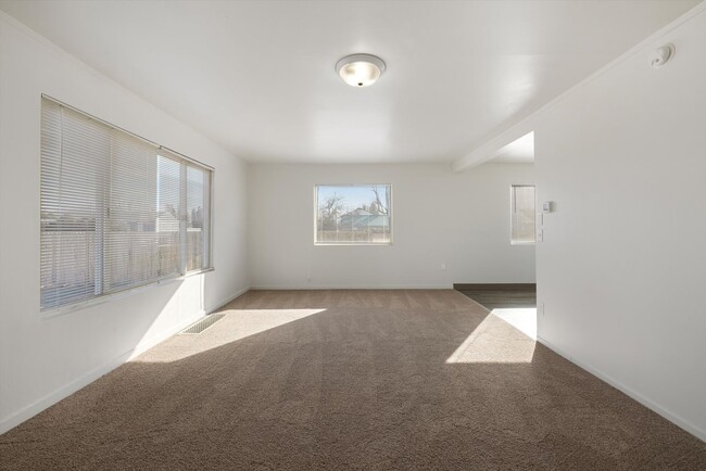 Building Photo - 1517/1519 Thayer Dr
