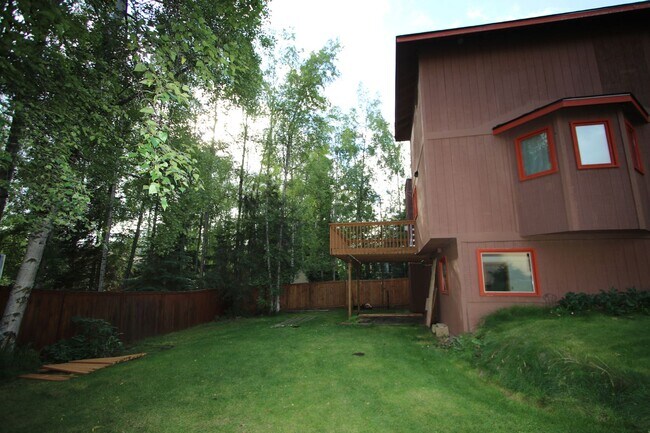 Building Photo - 4 Bedroom Eagle River Home!