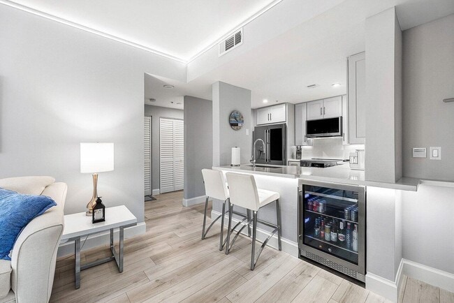 Building Photo - 255 Evernia St