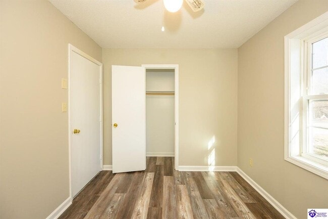 Building Photo - 243 S Airview Dr