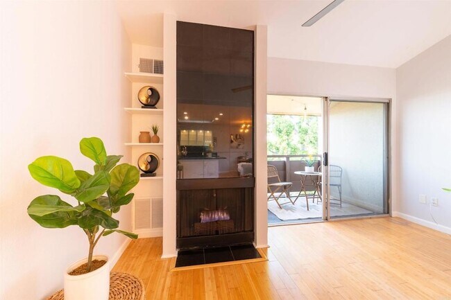 Building Photo - 1615 Hotel Cir S