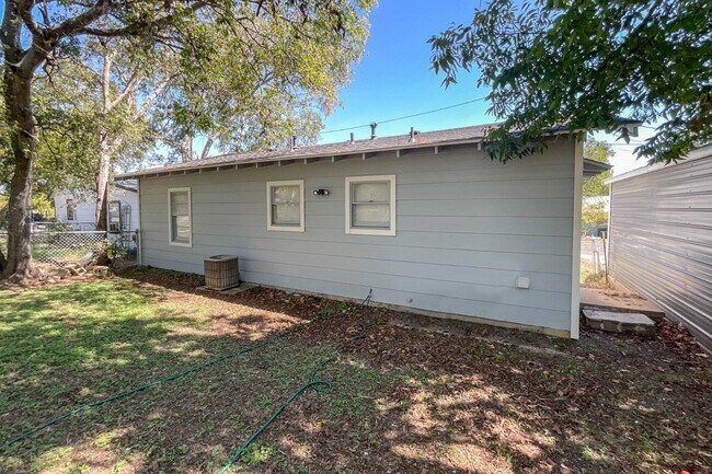 Building Photo - 613 N 22nd St