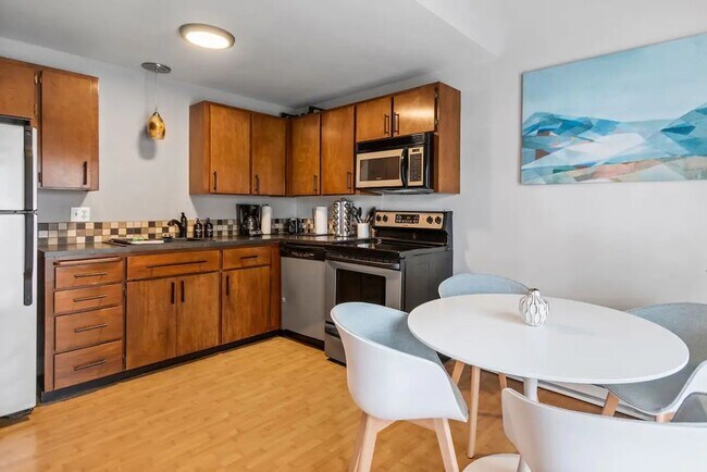 Building Photo - Experience a Stylish Retreat in Spokane’s Heartbeat
