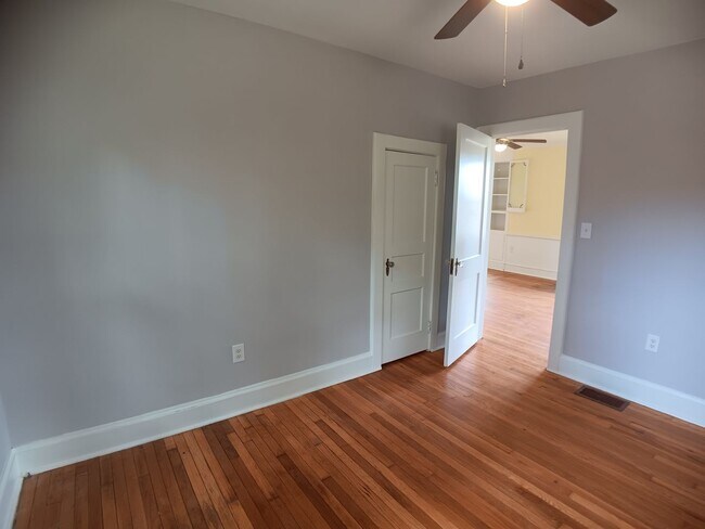 Building Photo - Radford, 3BR / 1BA, Available 8/14