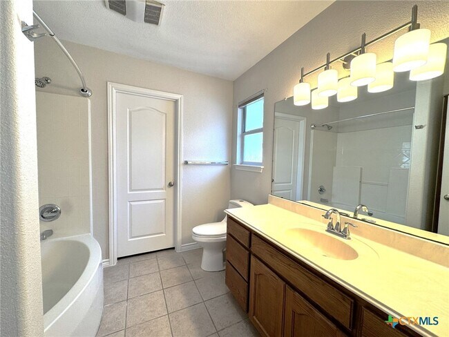 Building Photo - 2038 Bentwood Dr
