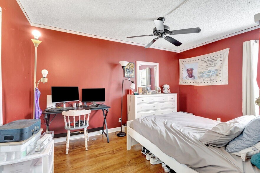 Building Photo - 1586 Shaker Cir