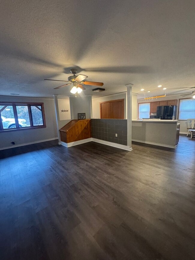 Building Photo - 2 bed 1 bath house