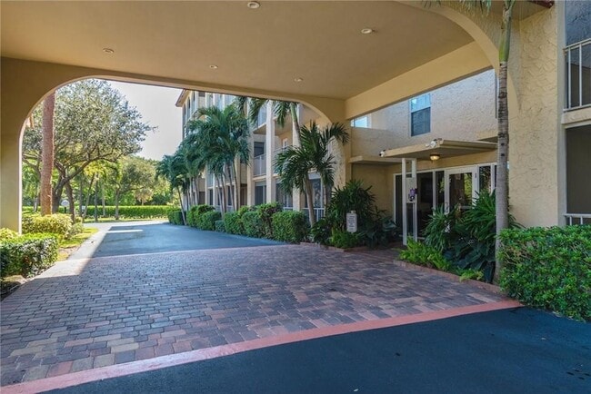 Building Photo - 950 Ponce De Leon Rd