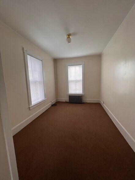 Building Photo - 116 N Seminary St