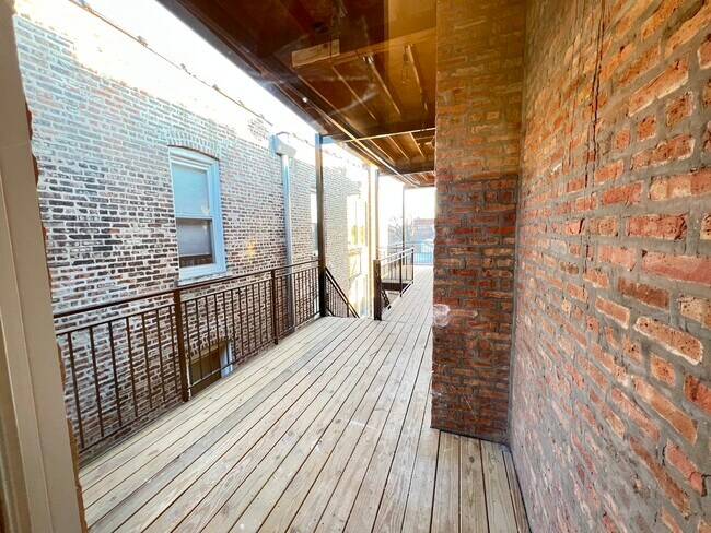 Building Photo - 2205 W Iowa St