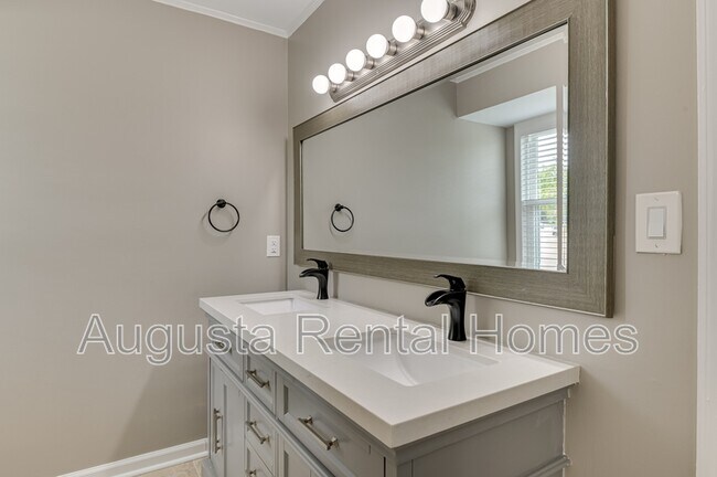 Building Photo - 454 Windtree Pl