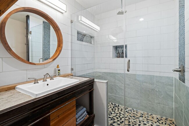 Building Photo - 9801 Mor Dr