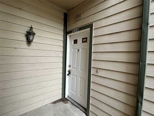 Building Photo - 6500 Harbor Town Dr