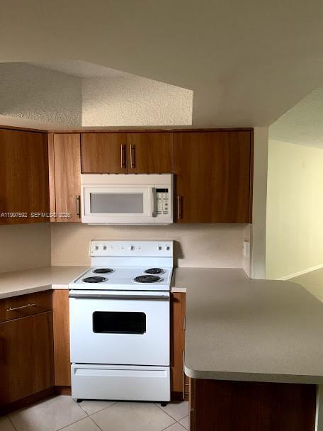 Building Photo - 8353 Lake Dr